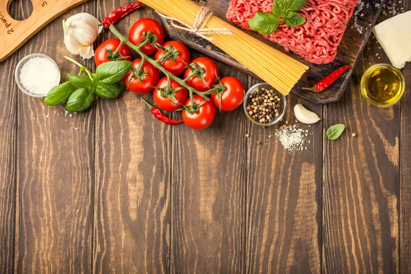 Ingrediënten voor spaghetti bolognese — Stockfoto