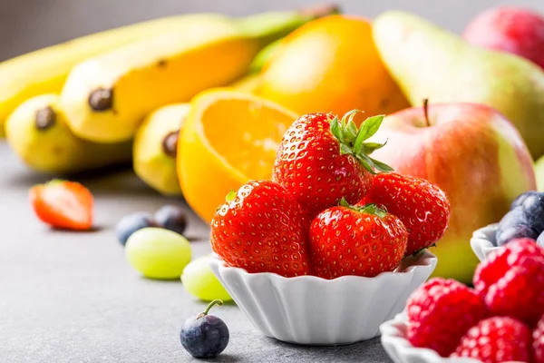 신선한 모듬 과일과 열매 — 스톡 사진