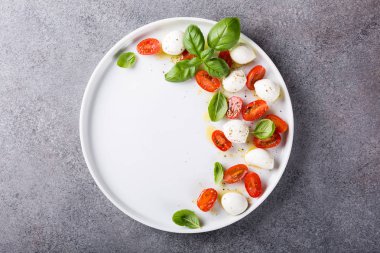 Nefis caprese salatası.
