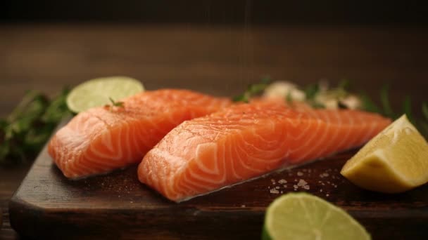 Filé de salmão cru fresco — Vídeo de Stock