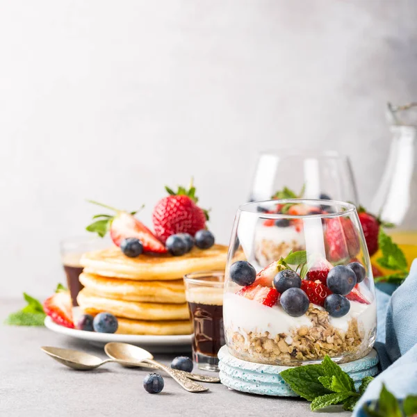 Breakfast with granola, pancakes and berries — Stock Photo, Image