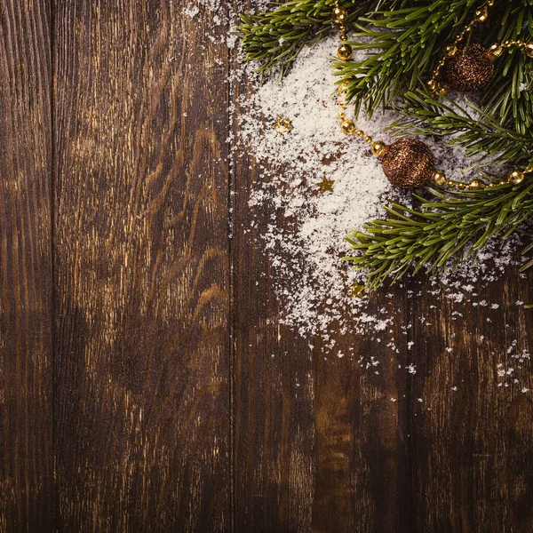 Feestelijke achtergrond met houten kerstboom — Stockfoto