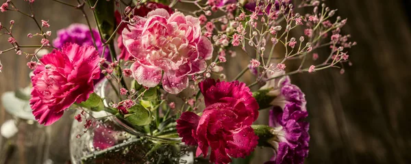 ピンクのカーネーションの花束 — ストック写真