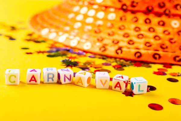 Festlicher Hintergrund mit bunten Geschenken — Stockfoto