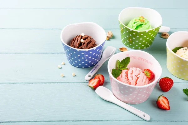 Homemade assorted ice cream in a bowl — Stock Photo, Image