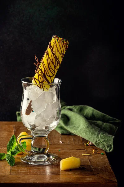 Läckra hemlagad ananas popsicles — Stockfoto