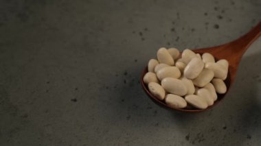 Dönen kurumuş banklar