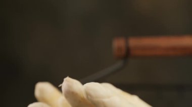 Çiğ beyaz kuşkonmaz.