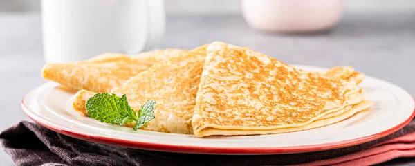 Delicious Tasty Homemade crepes or pancakes — Stock Photo, Image