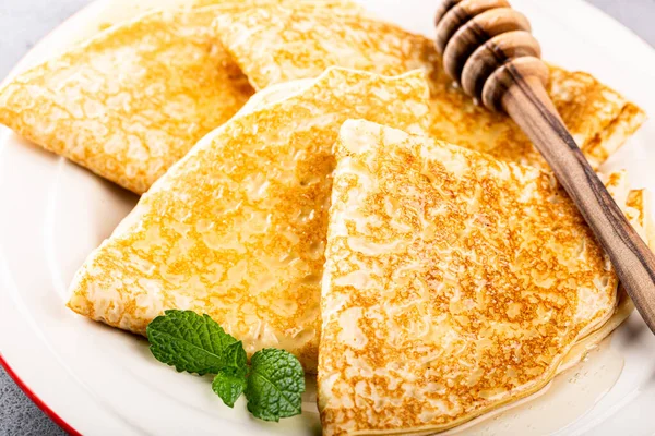 Délicieuses crêpes ou crêpes maison savoureuses — Photo