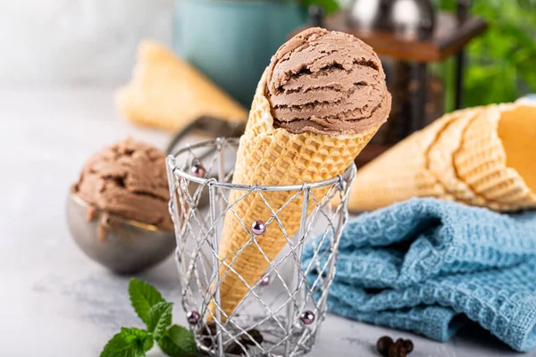Вкусное кофе-мороженое на десерт — стоковое фото