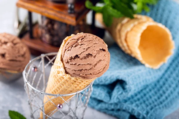 Delicioso sorvete de café para sobremesa — Fotografia de Stock