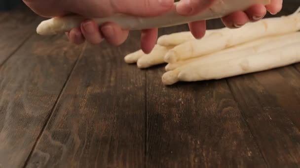 Raw white asparagus — Stock Video