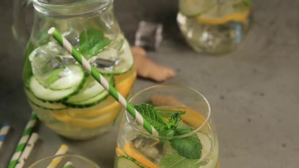 Zomerse gezonde cocktails — Stockvideo