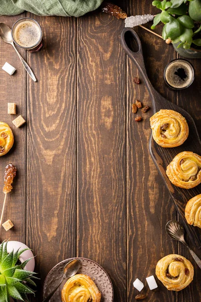 Bollos de remolino dulce con pasas para el desayuno — Foto de Stock