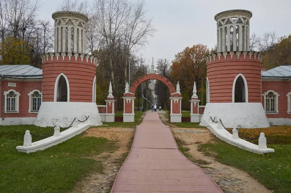 Main entry to the park — Stock Photo, Image