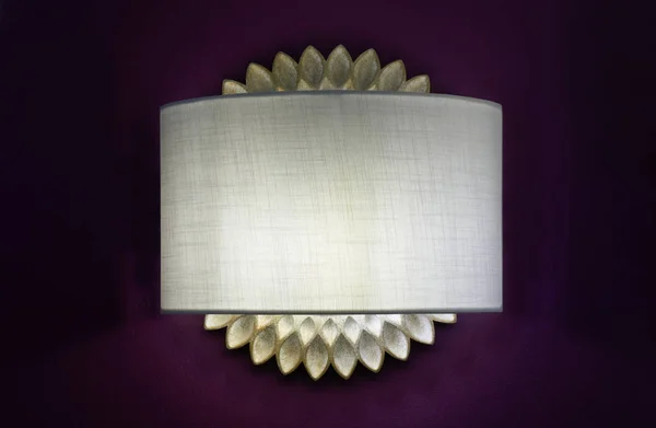 Lamp gemonteerd op de muur — Stockfoto