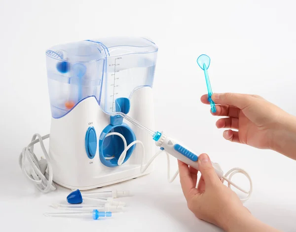 Oral irrigator kişi kullanır