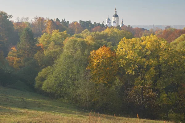 Blick auf Kloster im Herbst — Stockfoto
