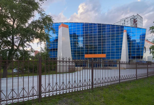 Moderne blauw gebouw in Moskou — Stockfoto