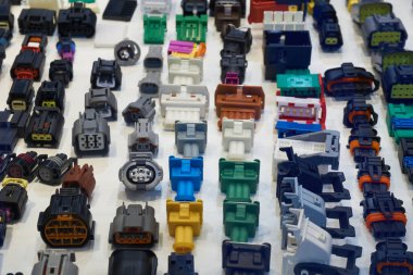 Otomotiv elektrik konektörleri