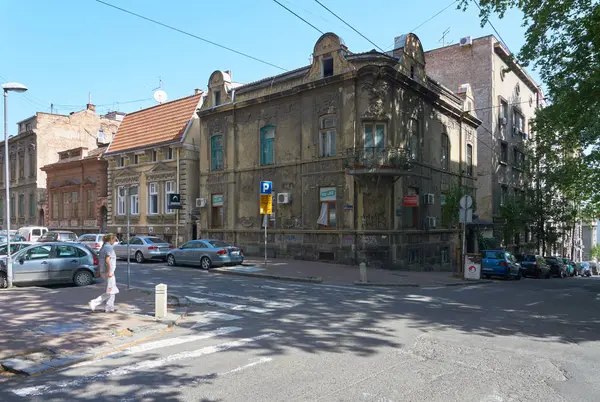 Старый дом на улице Добракина в Белграде — стоковое фото