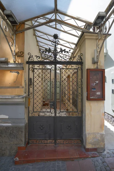 Entrance and gate — Stock Photo, Image