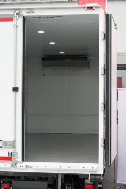 Iside buzdolabı van