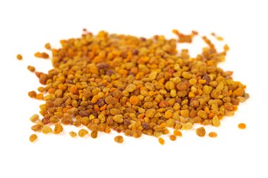 Beyaz üzerine izole edilmiş arı poleni yığını