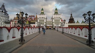 Moskova, Rusya - 01 Mart 2020: İzmailovo 'daki Kremlin' e yaya yolu