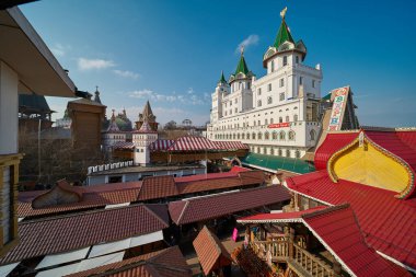 Moskova, Rusya - 07 Mart 2020: Izmailovo Kremlin 'deki güzel Rus mimarisi ve vernisyonu