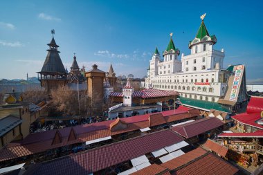 Moskova, Rusya - 07 Mart 2020: Izmailovo Kremlin 'deki güzel Rus mimarisi ve vernisyonu