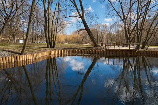 Спрингтайм Пейзаж Пруду Южное Медведково Москва — стоковое фото