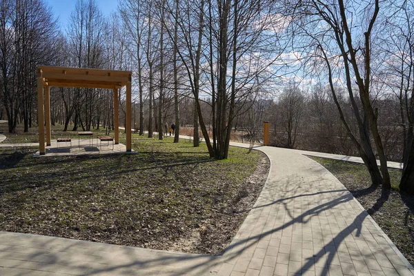 Moscow Russia March 2020 Pedestrian Walkway Wooden Pergola Park Springtime — Stock Photo, Image