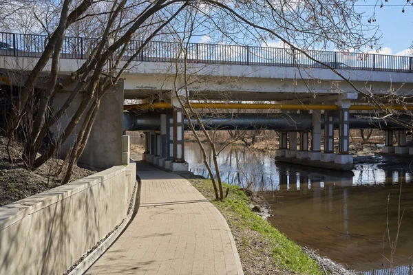 Vtoroy Medvedkovskiy Pont Moscou Sur Rivière Yauza Passerelle Piétonne Sous — Photo