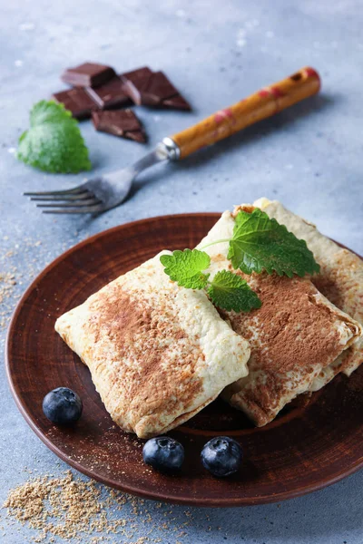 Conceito Cozinha Russa Pequeno Almoço Panquecas Com Recheio Chocolate Prato — Fotografia de Stock