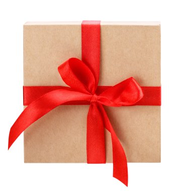 hediye kutusu ile bir kırmızı kurdele ve yay kırpma yolu