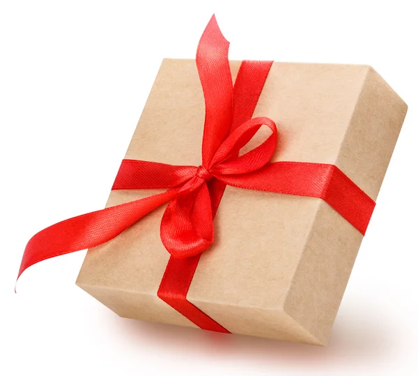 Boîte cadeau avec un ruban rouge et arc clipping chemin — Photo