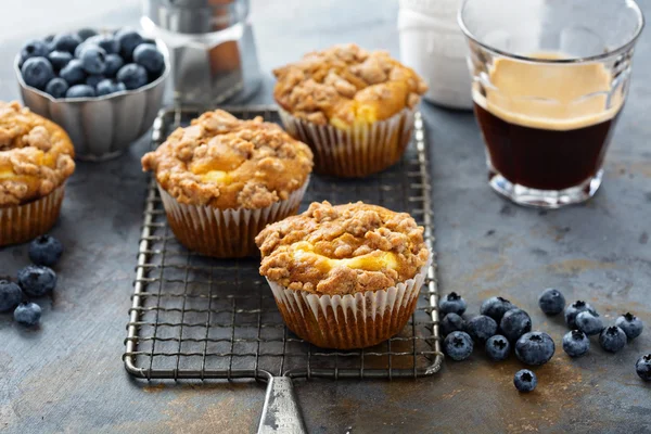 Dýňové muffiny s tvarohový koláč plnění — Stock fotografie