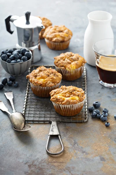 Pompoen muffins met cheesecake vulling — Stockfoto
