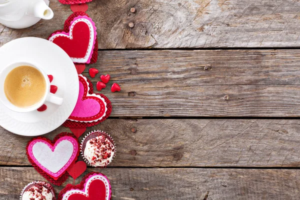 Rød fløjl cupcakes til Valentinsdag - Stock-foto