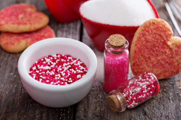 Sprinkles és a cookie-kat a Valentin-nap — Stock Fotó