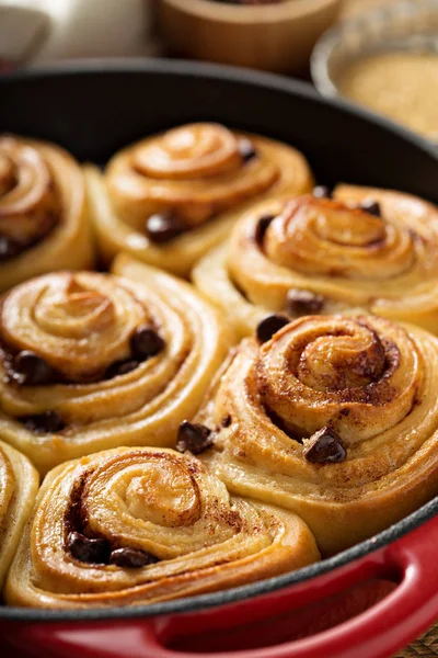 Kaneel broodjes met chocolade — Stockfoto