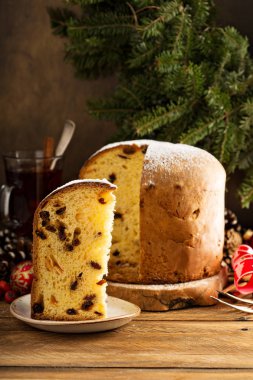 Geleneksel Noel panettone Kuruyemiş ile