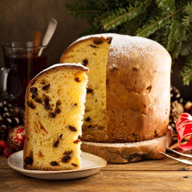 Geleneksel Noel panettone Kuruyemiş ile