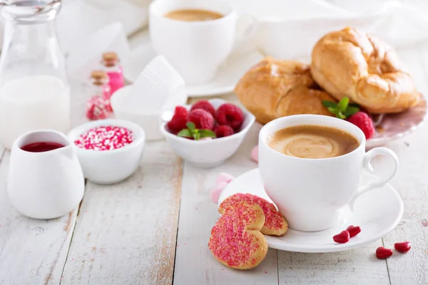 Valentines day breakfast with cooffee — Stock Photo, Image