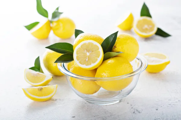 Fresh lemons in a glass bowl — Stock Photo, Image