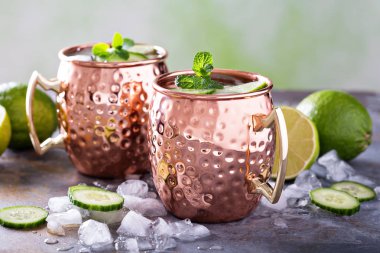 Moskova katır kireç ve salatalık ile kokteyl