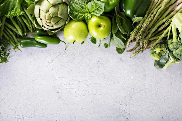 Variedade de legumes e frutas verdes — Fotografia de Stock