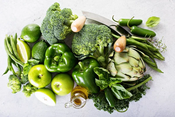 Variété de légumes et fruits verts — Photo